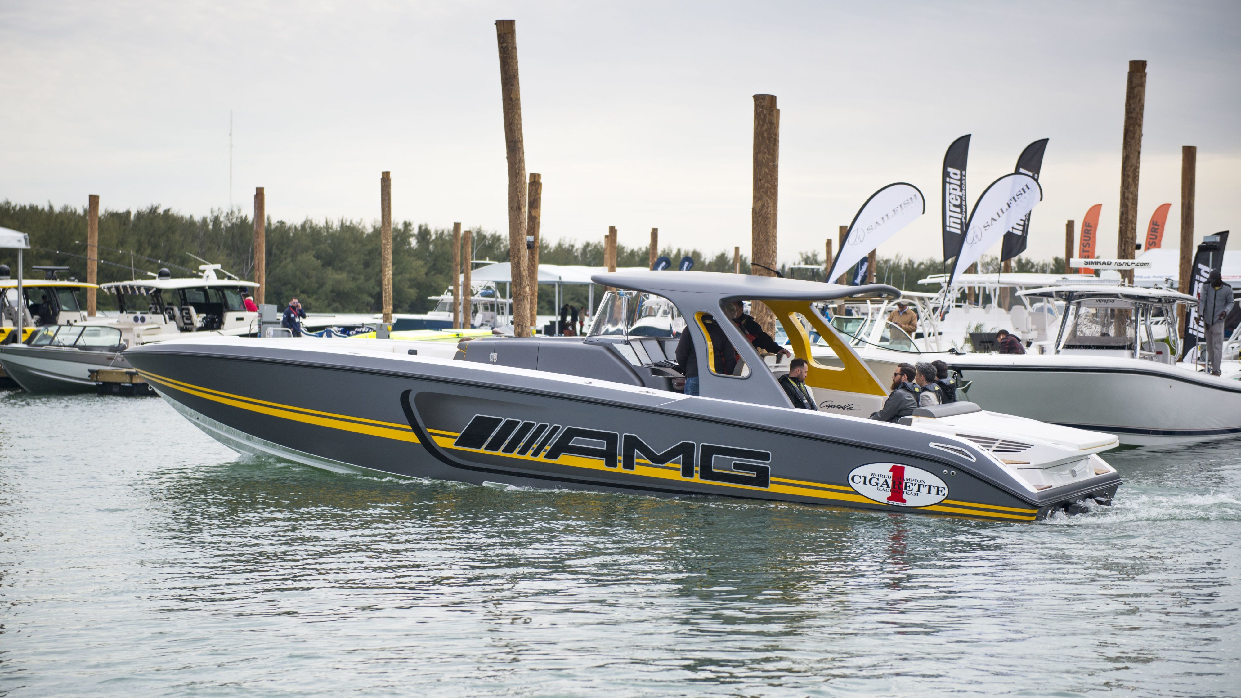 cigarette ship Mercedes-AMG Cigarette Boat 2016